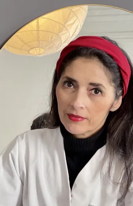 Réflexologue certifiée, je vous propose, à Toulouse centre, des séances de réflexologie combinée, Plantaire, Palmaire, Auriculaire, Faciale.